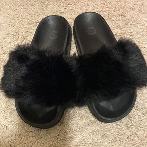 Black fuzzy slides size 6